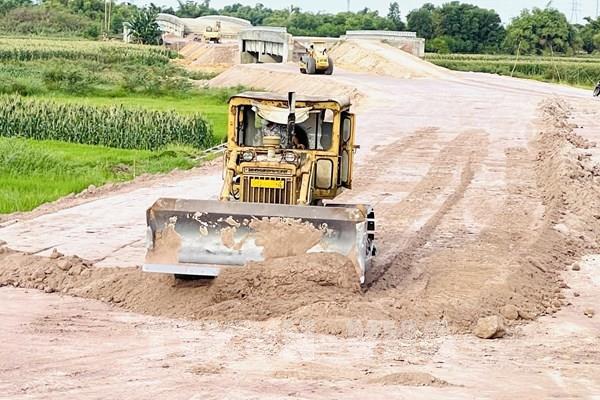 Quảng Nam gỡ bế tắc trong giải phóng mặt bằng và thiếu nguồn vật liệu