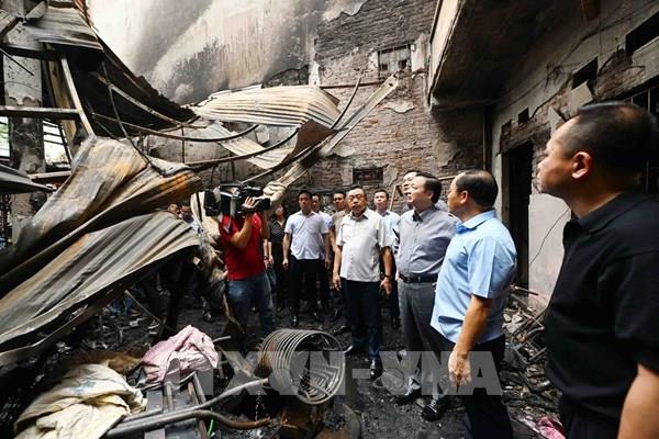 Phó Thủ tướng Trần Hồng Hà kiểm tra hiện trường vụ cháy tại Cầu Giấy, Hà Nội