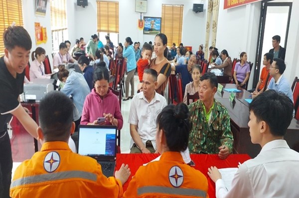 PC Lai Châu đẩy mạnh thanh toán tiền điện không dùng tiền mặt