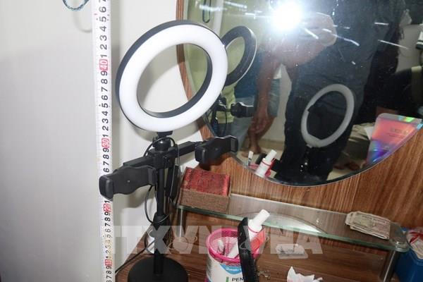 Bắt nhóm đối tượng livestream cảnh khiêu dâm xuyên biên giới