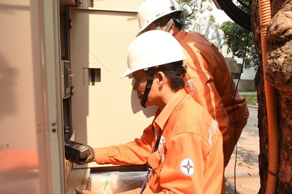 Lần đầu tiên tiêu thụ điện cả nước vượt 1 tỷ kWh/ngày