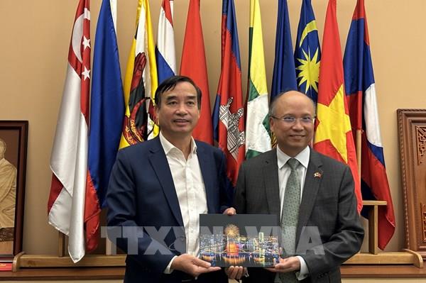 Đà Nẵng tìm hiểu cơ hội hợp tác kinh tế tại Pháp