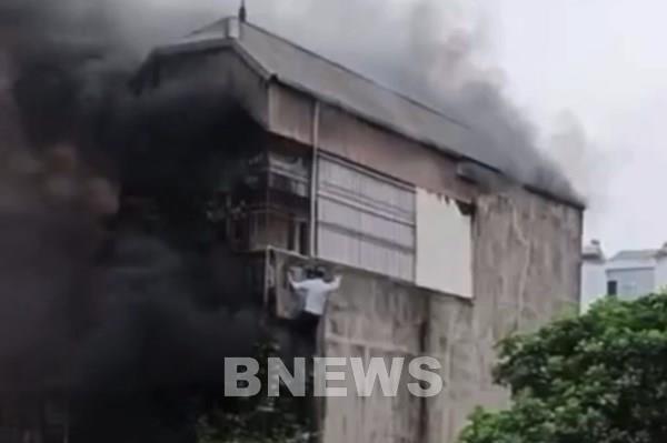 Hà Nội: Cháy nhà dân kết hợp cho thuê trọ lúc rạng sáng