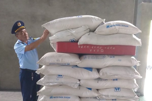 Phát hiện điểm chứa trữ gần 15 tấn đường cát nhập lậu