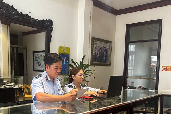 Phạt hành chính 60 triệu đồng với 2 cơ sở kinh doanh vàng