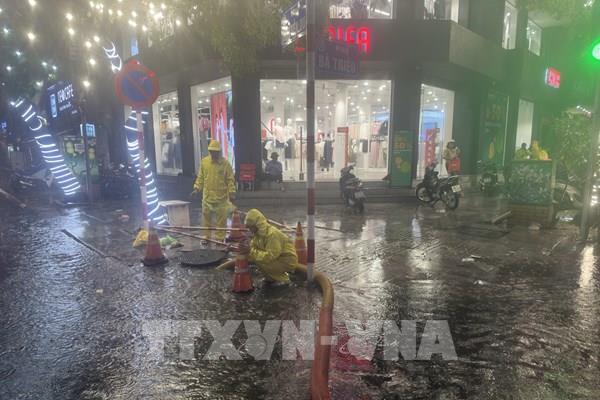 Áp thấp nhiệt đới gây mưa lớn khu vực Bắc Bộ và Nam Bộ