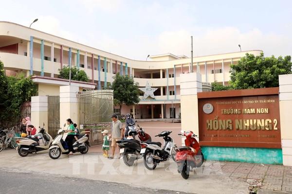 Vụ trẻ mầm non tử vong do do bị bỏ quên trên xe: Khởi tố thêm lái xe và hai giáo viên