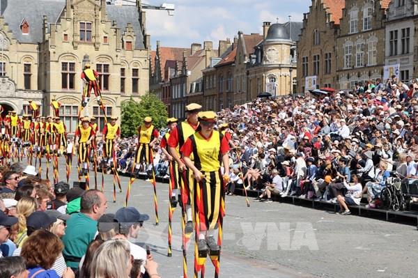 Đoàn cà kheo Hoàng gia vùng Merchtem tham dự Festival Huế