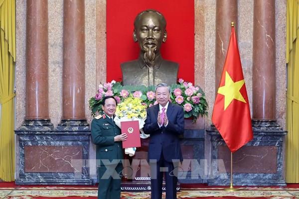 Chủ tịch nước trao Quyết định bổ nhiệm Chủ nhiệm Tổng cục Chính trị Quân đội nhân dân Việt Nam