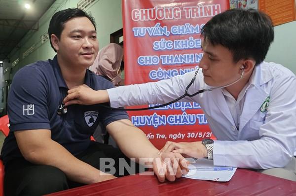 Bến Tre trang bị kiến thức chăm sóc sức khỏe cho thanh niên công nhân