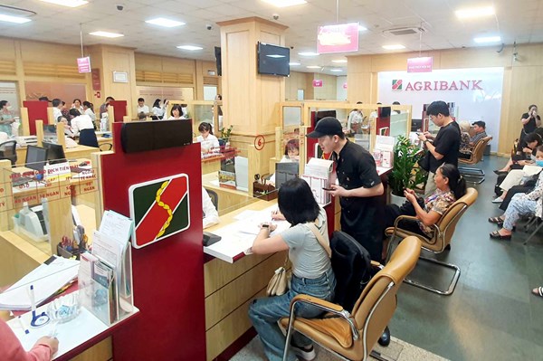 Giá bán vàng miếng SJC trực tiếp ngày 14/6 là 75,98 triệu đồng/lượng