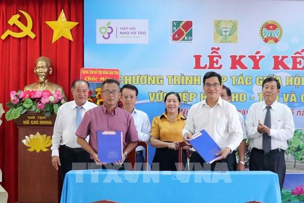 Ký kết các chương trình hợp tác phát triển nho, táo Ninh Thuận