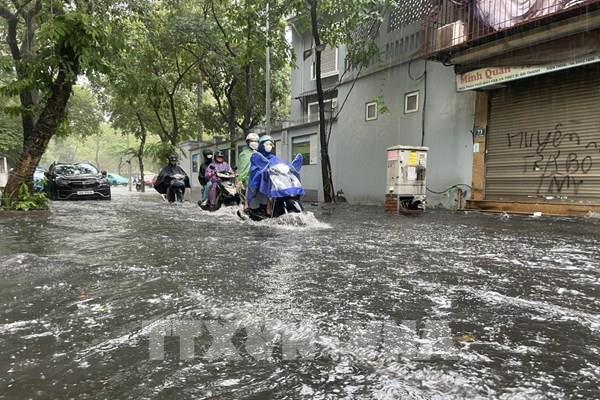 Thủ đô Hà Nội tiếp tục có mưa rào và dông