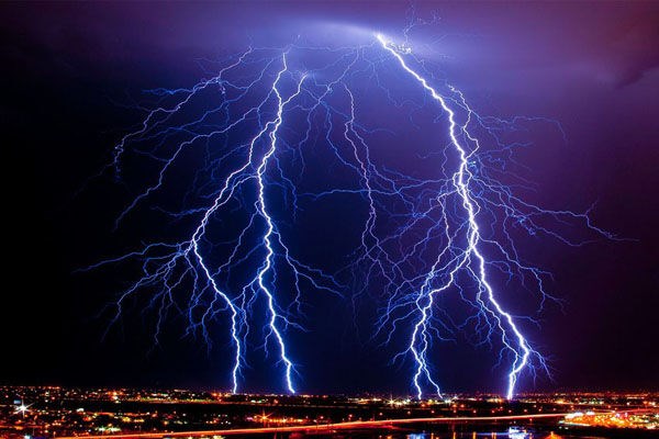 Gần 500 cú sấm sét đánh xuống Hà Nội trong cơn mưa to đầu giờ sáng nay