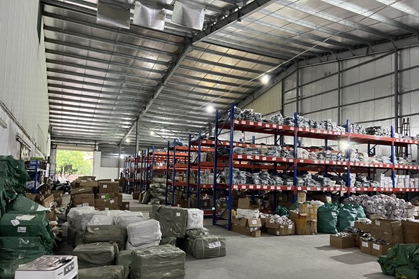 Phát hiện kho hàng lớn chứa 2.000 máy tính bảng, điện thoại tại Hà Nội