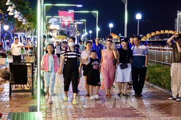 Đà Nẵng khai trương Phố đi bộ Bạch Đằng