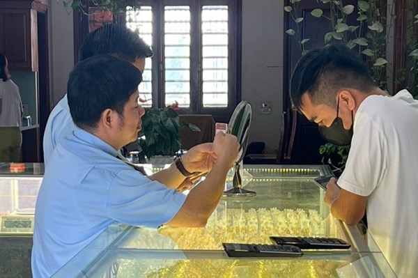 Giá vàng SJC sáng 11/6/2024 giao dịch ở mức 76,98 triệu đồng/lượng