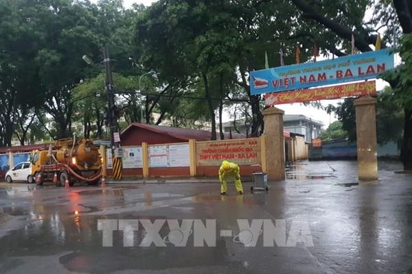 Hà Nội: Mưa xuyên đêm, khiến nhiều điểm trên các tuyến phố ngập úng cục bộ