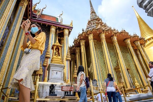 Thái Lan từ bỏ ý định thu phí du lịch 300 baht