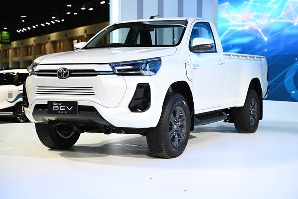 Toyota thử nghiệm xe bán tải Hilux điện trước khi sản xuất tại Thái Lan