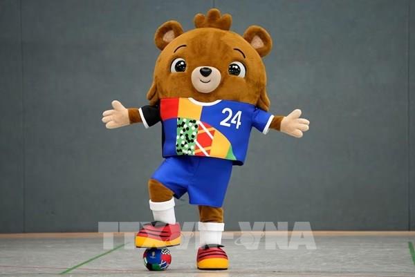 EURO 2024: Những điều lý thú về chú gấu bông Albart