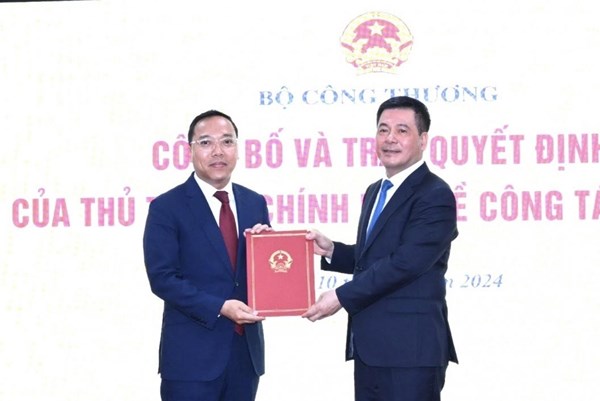 Công bố Quyết định bổ nhiệm Thứ trưởng Bộ Công Thương Nguyễn Hoàng Long 