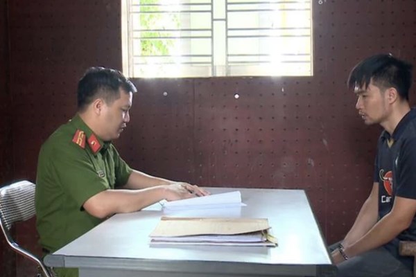 Tráo đổi lô hàng 98 điện thoại hiệu Samsung thay bằng túi cát