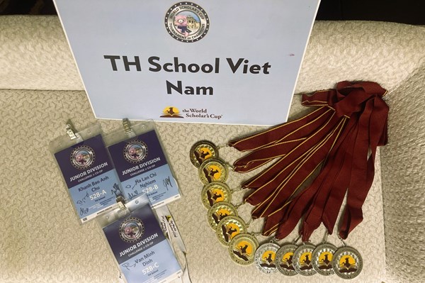 Học sinh Việt Nam xuất sắc giành huy chương vàng tranh biện thế giới