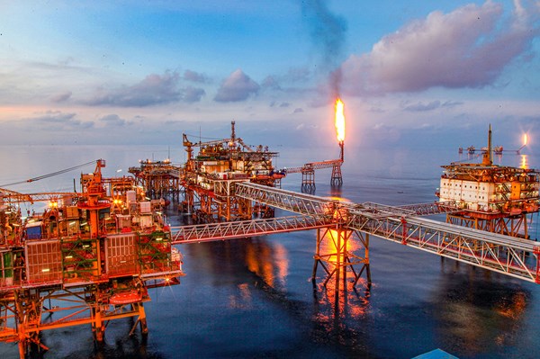 Petrovietnam vẫn duy trì tăng trưởng dù giá dầu giảm mạnh