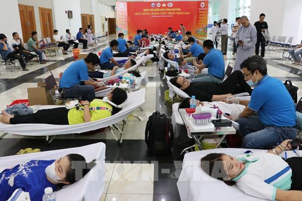 Trao 1.025 suất học bổng cho học sinh ở Bình Dương có hoàn cảnh khó khăn 