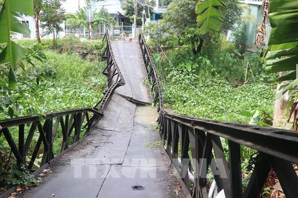 Đồng Tháp: Xe chở nước đá làm sập cầu Cái Tôm Trong