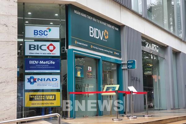 Không còn hiện tượng xếp hàng chờ mua vàng tại các ngân hàng