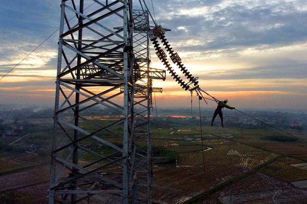 Đường dây 500 kV mạch 3 trên chặng đường “về đích” - Bài cuối: Sức mạnh của đoàn kết