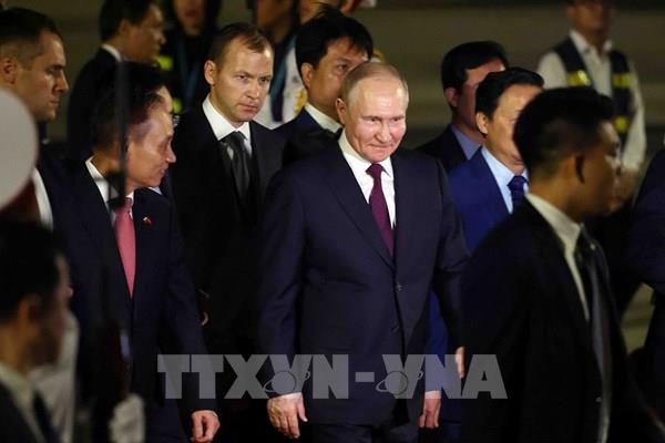 Tổng thống Liên bang Nga Vladimir Putin bắt đầu chuyến thăm cấp Nhà nước tới Việt Nam