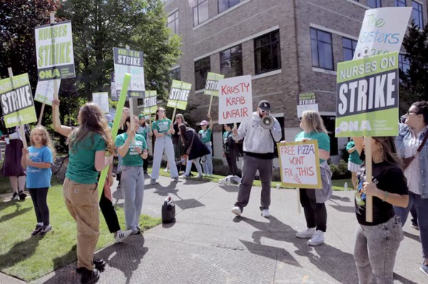 Hàng nghìn điều dưỡng viên đình công ở Mỹ