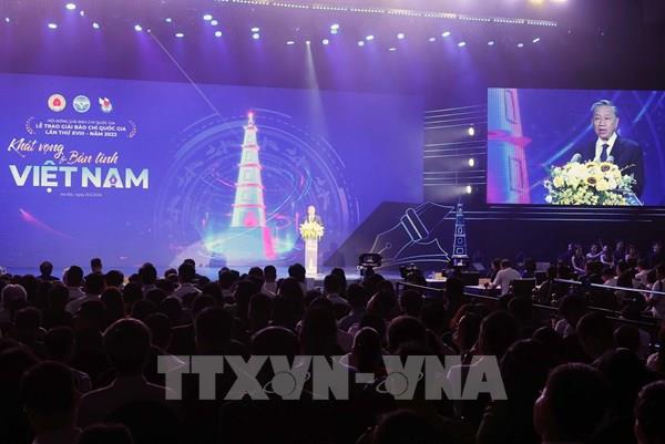 Những giải thưởng đầu tiên được xướng tên tại Lễ trao Giải báo chí quốc gia lần thứ XVIII