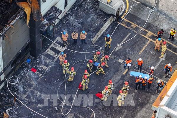 Tìm thấy 20 thi thể trong vụ cháy nhà máy pin tại Hàn Quốc