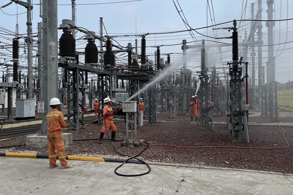 Lưới điện truyền tải tại Bình Định vận hành an toàn dưới nắng nóng cao độ