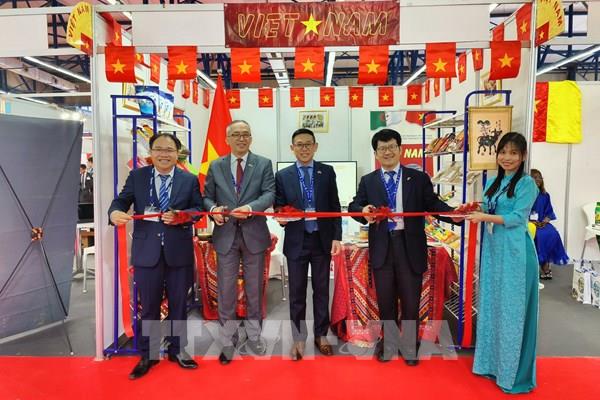 Khai trương gian hàng Việt Nam tại Hội chợ Quốc tế Algiers 2024