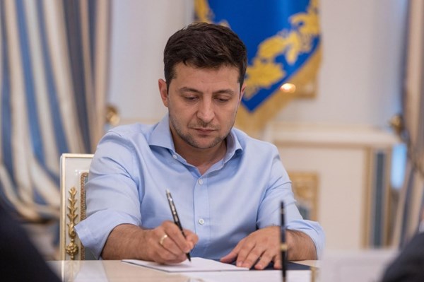 Tổng thống Zelensky ký dự luật về sử dụng tiếng Anh ở Ukraine