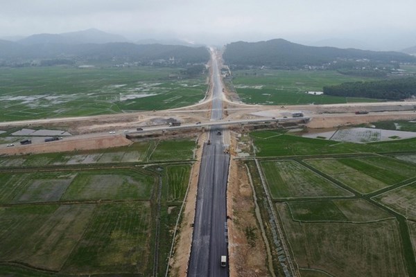 Đưa vào khai thác 19km cuối cùng của tuyến cao tốc Diễn Châu - Bãi Vọt