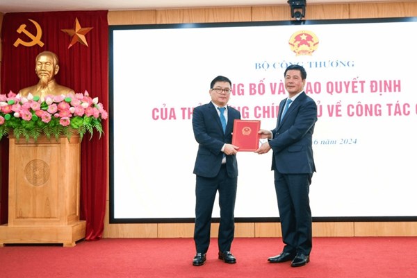 Trao quyết định bổ nhiệm ông Trương Thanh Hoài giữ chức Thứ trưởng Bộ Công Thương