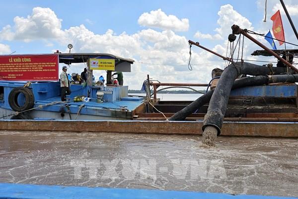 Khởi công khai thác mỏ cát trên sông Hậu phục vụ dự án cao tốc