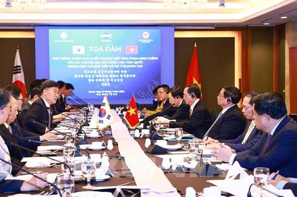 Thủ tướng Phạm Minh Chính tọa đàm với chuyên gia, nhà khoa học Hàn Quốc trong lĩnh vực bán dẫn và trí tuệ nhân tạo