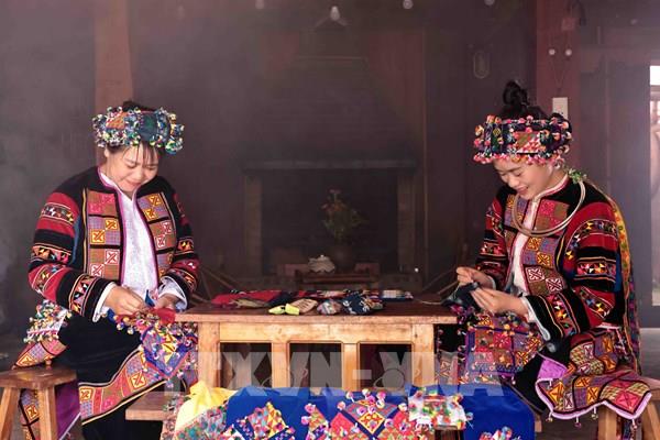  Trang phục truyền thống của người Lô Lô