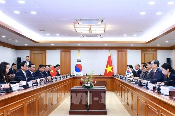 Thủ tướng Phạm Minh Chính hội đàm với Thủ tướng Hàn Quốc Han Duck Soo