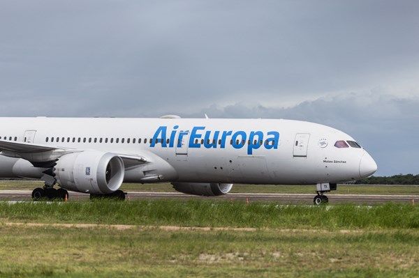 Máy bay Air Europa hạ cánh khẩn cấp khiến nhiều người bị thương