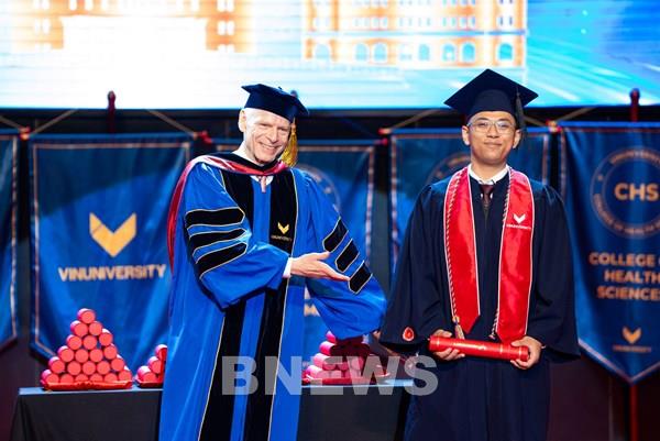 Cú “sốc” kép và hành trình “phá kén” của nam sinh trường Quốc học Huế