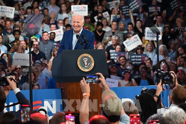 Bầu cử Mỹ: Tổng thống Joe Biden đẩy mạnh tranh cử bằng chính sách giảm chi phí y tế