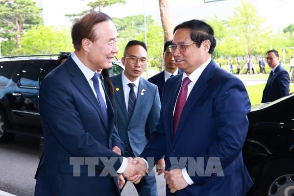 Thủ tướng Phạm Minh Chính thăm Tổ hợp bán dẫn của Samsung